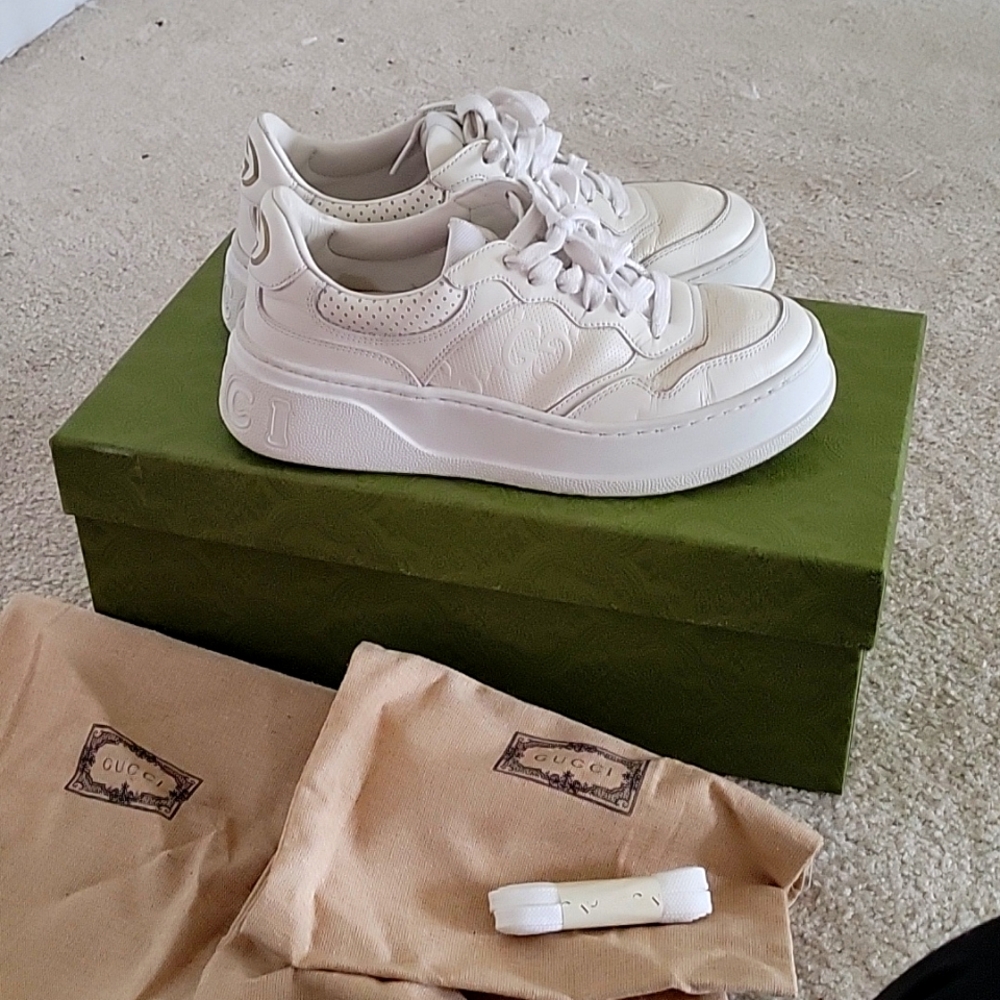 Gucci Women's GG embossed sneaker used as is size 7.5 or 37.5
